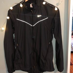 Nike wind breaker✨